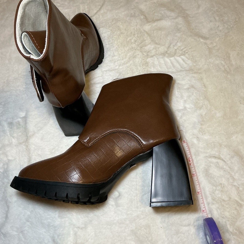 NWOT SHEIN Brown Leather Ankle Boots - Picture 4 of 8